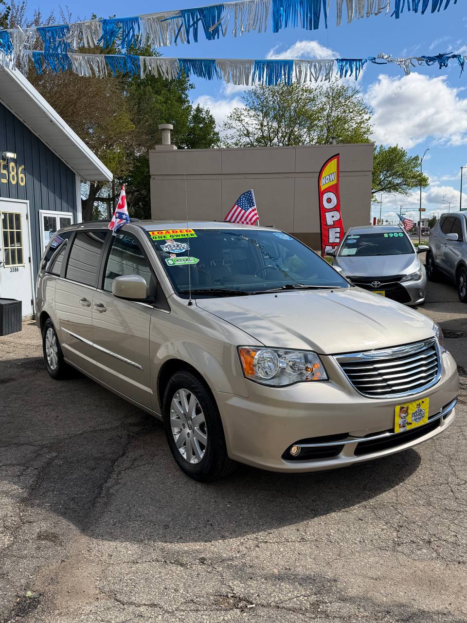 2014 Chrysler Town & Country Touring's photo